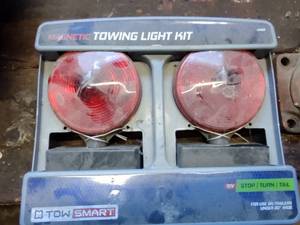 lot 184 image: Magnetic Towing Light Kit