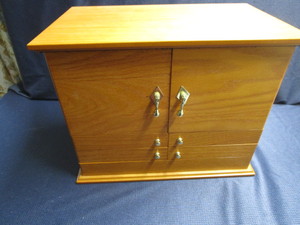 Deluxe Jewelry Keeper
