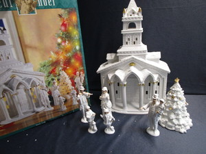 Grandeur Noel Carolers
