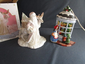 Santa & Window Shopping Light