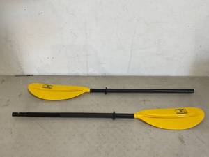 lot 323 image: OCEANBROAD Yellow Carbon Shaft Adjustable Kayak Paddle