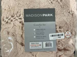 lot 361 image: Madison Park Laetitia FullQueen Size 3-Piece Blush Tufted Cotton Chenille Medallion Fringe Coverlet Set
