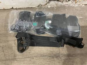 lot 238 image: DOUKOM Hinged Knee Brace - One Size with Adjustable Recovery Support