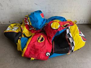 lot 141 image: SportsStuff Bandwagon 22 Towable 1-4 Rider Tube for Boating and Water Sports