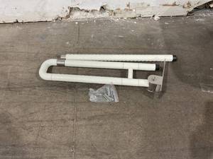 lot 259 image: Foldable White 24 inch U-shaped Anti-slip Grab Rail with Leg