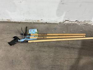 lot 267 image: LOT OF 3 Garden Tools - 2 - Grampas Weeder Tools and 1 Kwik Edge Tool