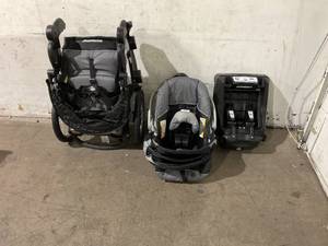 lot 16 image: Baby Trend Expedition Jogger Travel System, Millennium White