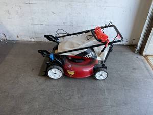 lot 28 image: Toro 60V Max 21 in. Recycler - Self-Propel wSmartStow Lawn Mower - Tool Only BATTERY NOT INCLUDED