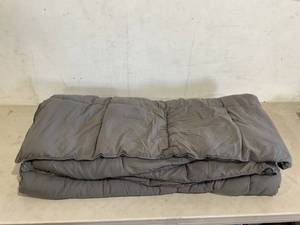 lot 152 image: Queen Size Grey Comforter ONLY