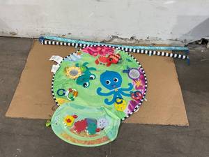 lot 296 image: Baby Einstein Sea Floor Explorers 2-in-1 Water Mat