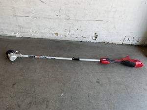lot 39 image: Toro 60V MAX 14 in. (35.5 cm)  16 in. (40.6 cm) Brushless String Trimmer - Tool Only