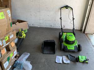 lot 42 image: Greenworks 48V (2 x 24V) 20 Brushless Cordless Push Lawn Mower with LED Headlight