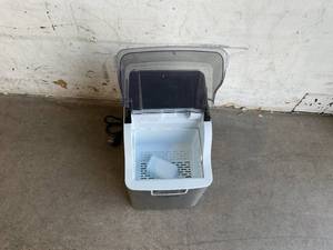 lot 34 image: HUMHOLD Countertop Nugget Ice Maker - Silver