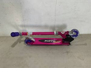 lot 153 image: Razor A 2 Wheel Scooter with LED Lights - Pink