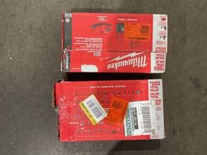 lot 177 image: LOT OF 2 - Milwaukee M12 12-Volt Lithium-Ion 4.0 Ah and 2.0 Ah Battery Packs and Charger Starter Kit