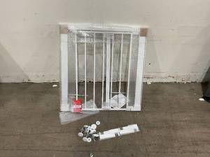 lot 433 image: Safety 1st Easy Install 28 High Walk Thru Gate  White
