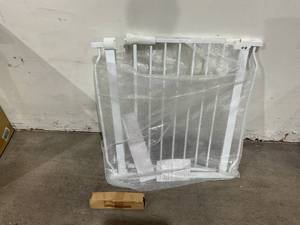 lot 434 image: BalanceFrom Easy Walk-Thru Safety Gate - Fits 29.1 - 33.8 Inch Openings - White