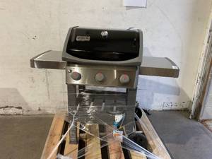 lot 70 image: Weber Spirit II E-310 3-Burner Liquid Propane Grill, Black