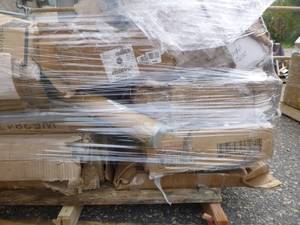 lot 507 image: Wholesale Pallet of Assorted Miscellaneous Items and Furniture