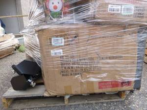 lot 508 image: Wholesale Pallet of Assorted Miscellaneous Items and Furniture