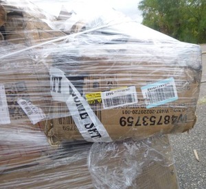 lot 509 image: Wholesale Pallet of Assorted Miscellaneous Items and Furniture