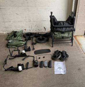lot 76 image: Jeep Deluxe Wrangler Stroller Wagon with Cooler Bag and Parent Organizer - BlackGreen