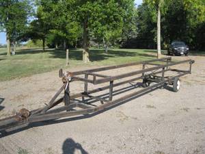 lot 5 image: Pontoon Scissor Trailer