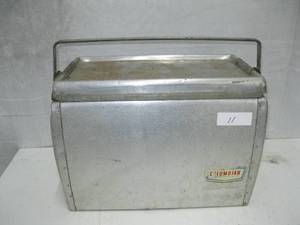 lot 11 image: Vintage Alum Columbian Cooler