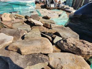 lot 77 image: Lot of (7 Pallets) Random Fieldstone 4 Veneer