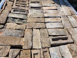 lot 86 image: Lot of (1 Pallet) Reclaimed Brick 176-sq.ft.