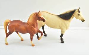 lot 91 image: 2 Vintage Breyer Hollywood Horses Buttermilk & Champion