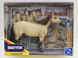 lot 98 image: Vintage Breyer Hollywood Horses Dale Evans Buttermilk No. 1123 with VHS Tape, Original Box