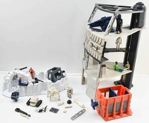 lot 2 image: Vintage Kenner 70s-80s Star Wars Play Set and Star Wars Figures, Also Includes Battlestar Galactica Commander Adama