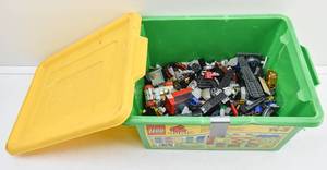 lot 124 image: Box of Miscellaneous Legos, Etc.