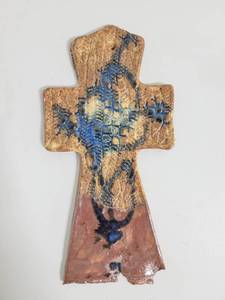 lot 46 image: Artist-Made Pottery Cross
