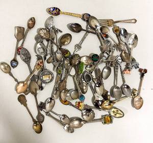 lot 93 image: Large Lot of Vintage Souvenir Spoons