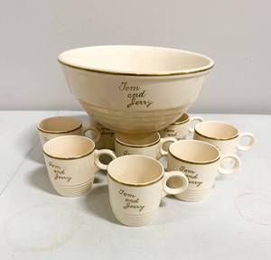 lot 96 image: Vintage Tom And Jerry Universal Cambridge Punch Bowl Oven Proof Gold Rimmed
