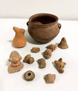 lot 97 image: Antique Collection of South American Pottery Fragments