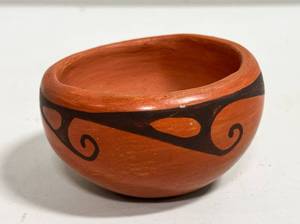 lot 98 image: Antique Southwestern Native American Bowl