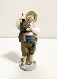 lot 107 image: Lladro Sancho with Leather Bottle Collectible Figurine #15165