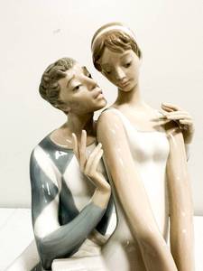 lot 109 image: Lladro Idyl Ballerina And Jester Figurine