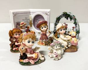 lot 112 image: Delightful Figurines including Precious Moments