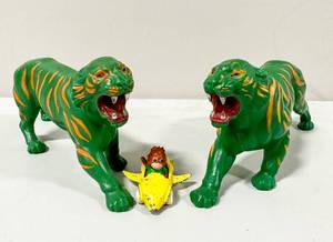 lot 121 image: 2 Masters of the Universe He-Man 1982 BATTLE CAT & 1981 Bogey Banana Mobile