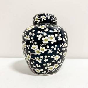lot 151 image: Antique Chinese Porcelain Famille-Noire Ginger Jar