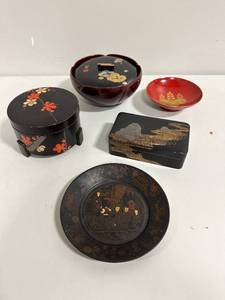 lot 152 image: Lacquered Box Group, Several High Quality Japanese Items