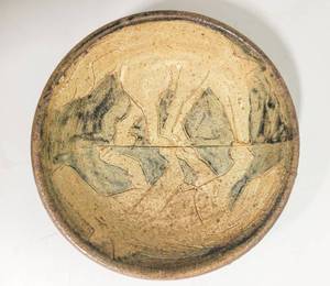 lot 43 image: Large Pottery Dish by Mike Norman Depicting a Wolf