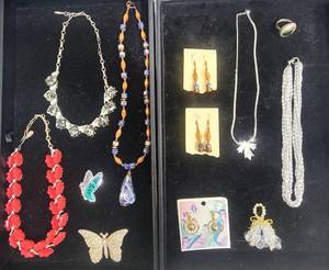 lot 67 image: Group of Costume Jewelry