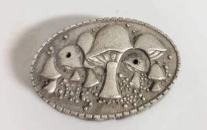 lot 68 image: Group of Mens Table Items