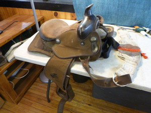 lot 20 image: Weaver Pony Saddle