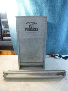 lot 21 image: Little Giant Feeder